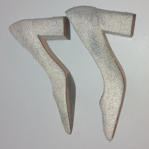 Marc Fisher Block Heel Pointy Toe Pump/ Silver Fabric Size 5.5 - Picture 3 of 10